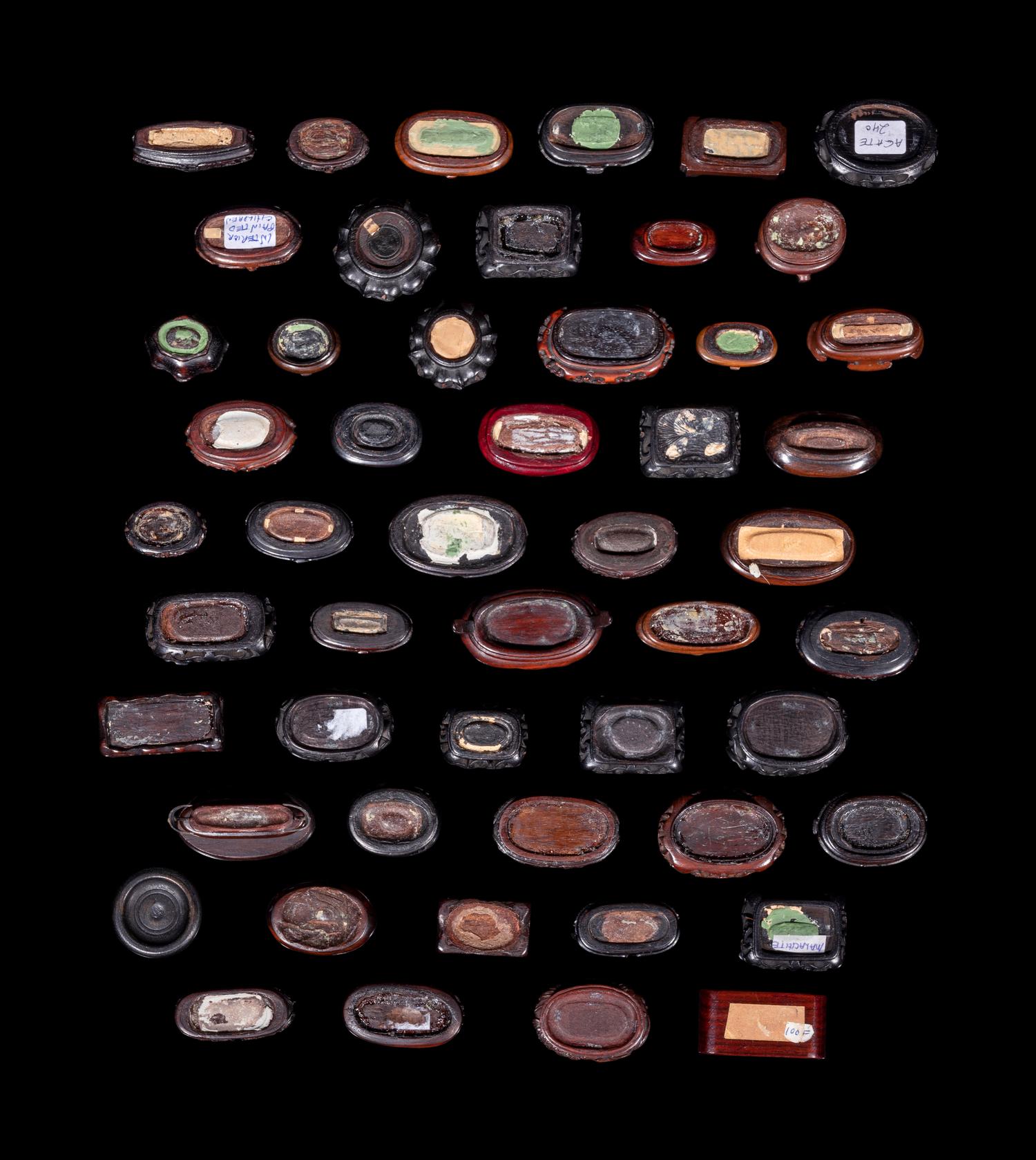 63 Chinese Snuff Bottle Displaying Articles
