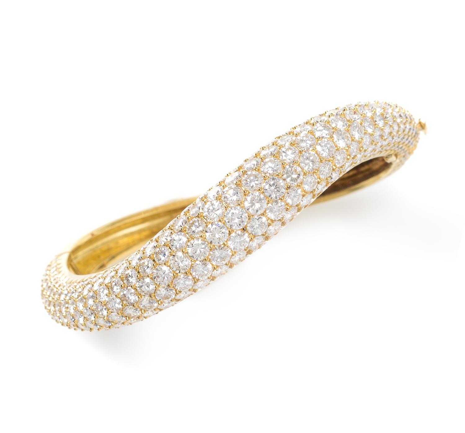 An 18 Karat Yellow Gold and Diamond Pave Bangle Bracelet, 24.95 dwts.