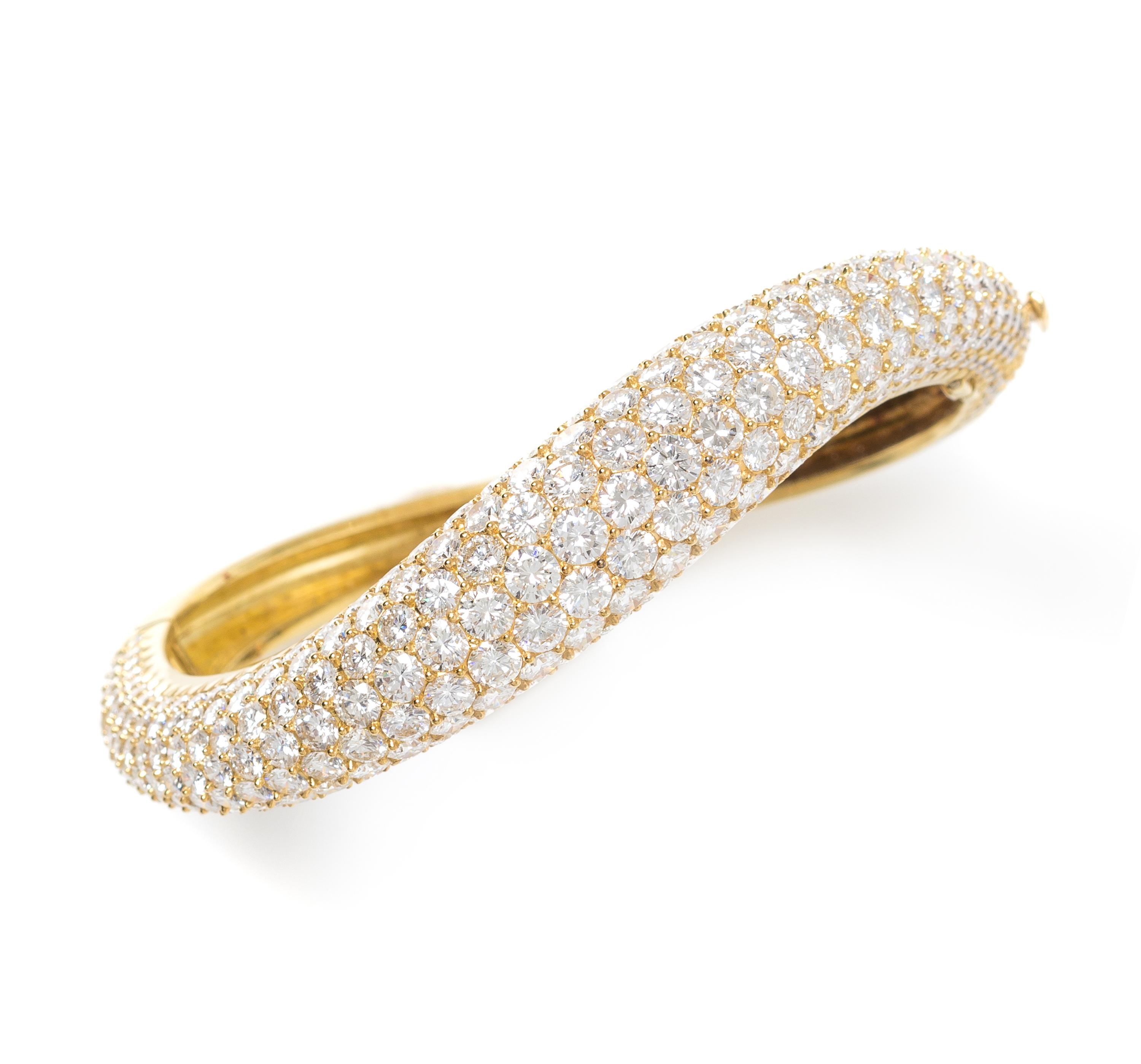 An 18 Karat Yellow Gold and Diamond Pave Bangle Bracelet, 24.95 dwts.