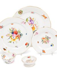 A Herend Fruits and Flowers Porcelain Dinner Service