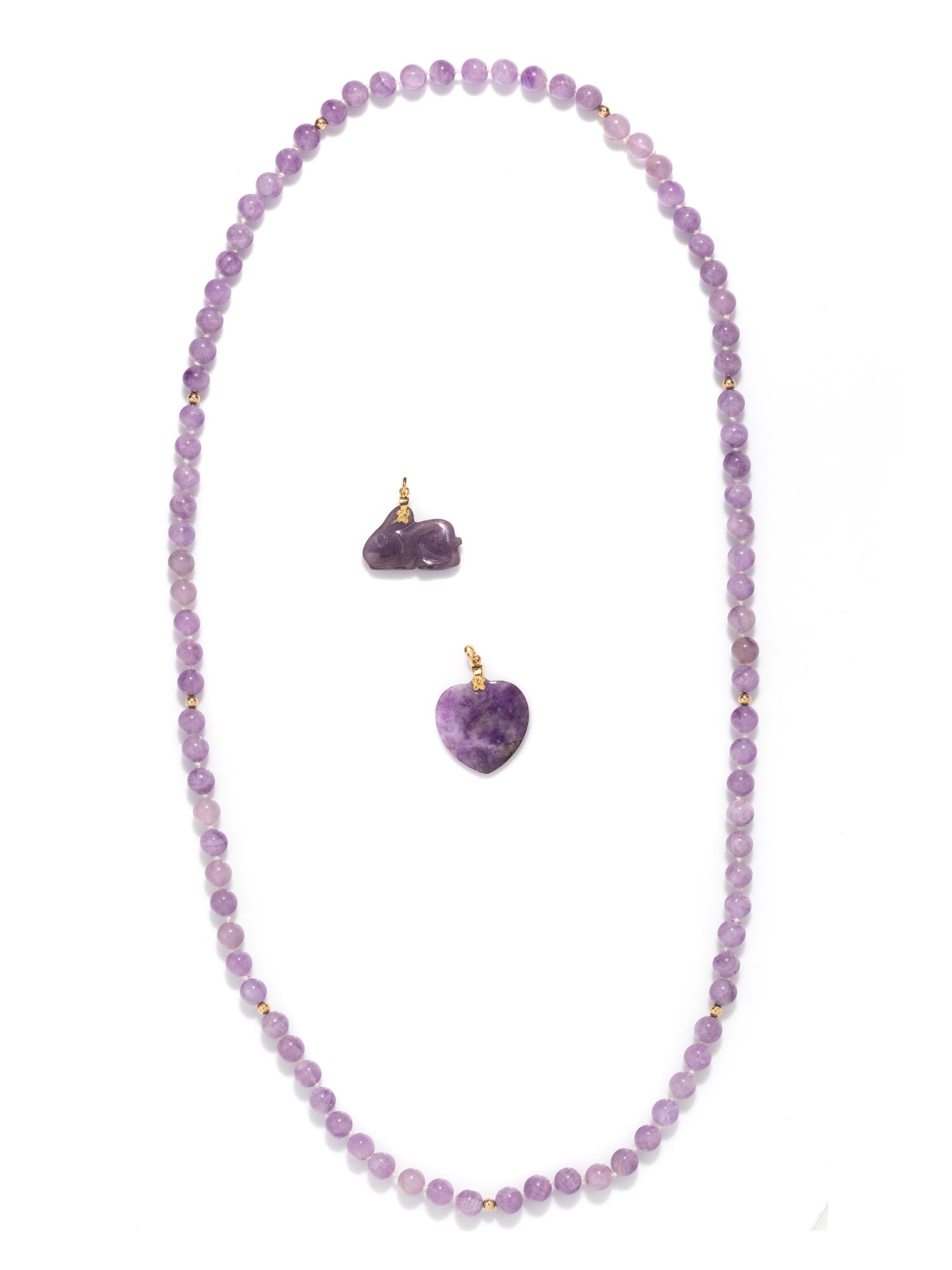 COLLECTION OF YELLOW GOLD, AMETHYST AND LAVENDER JADE JEWELRY