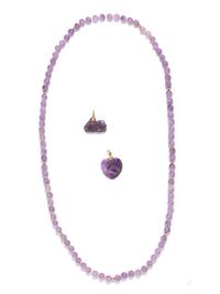 COLLECTION OF YELLOW GOLD, AMETHYST AND LAVENDER JADE JEWELRY