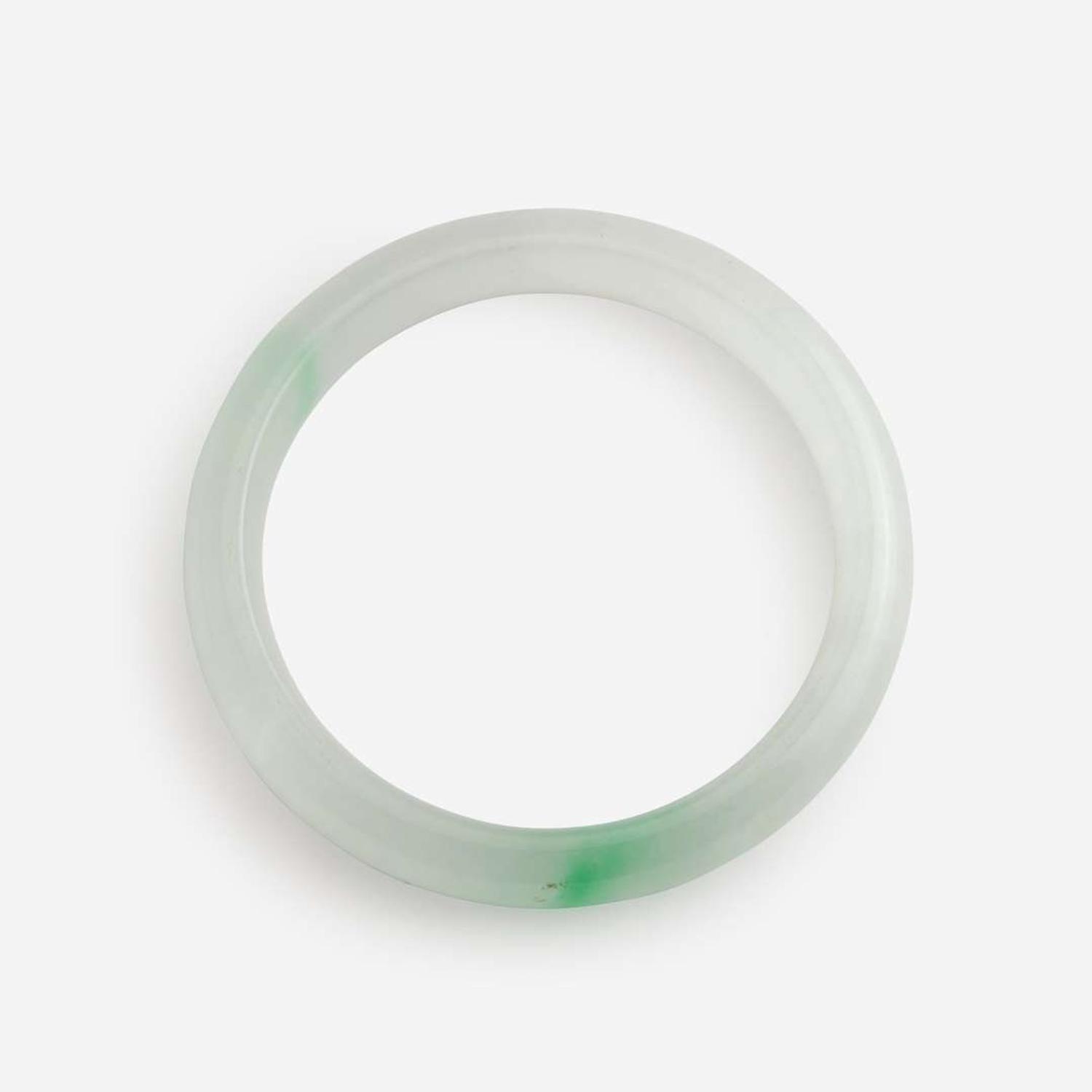 Two white and colored jadeite bangles 翡翠贵妃镯一组两件