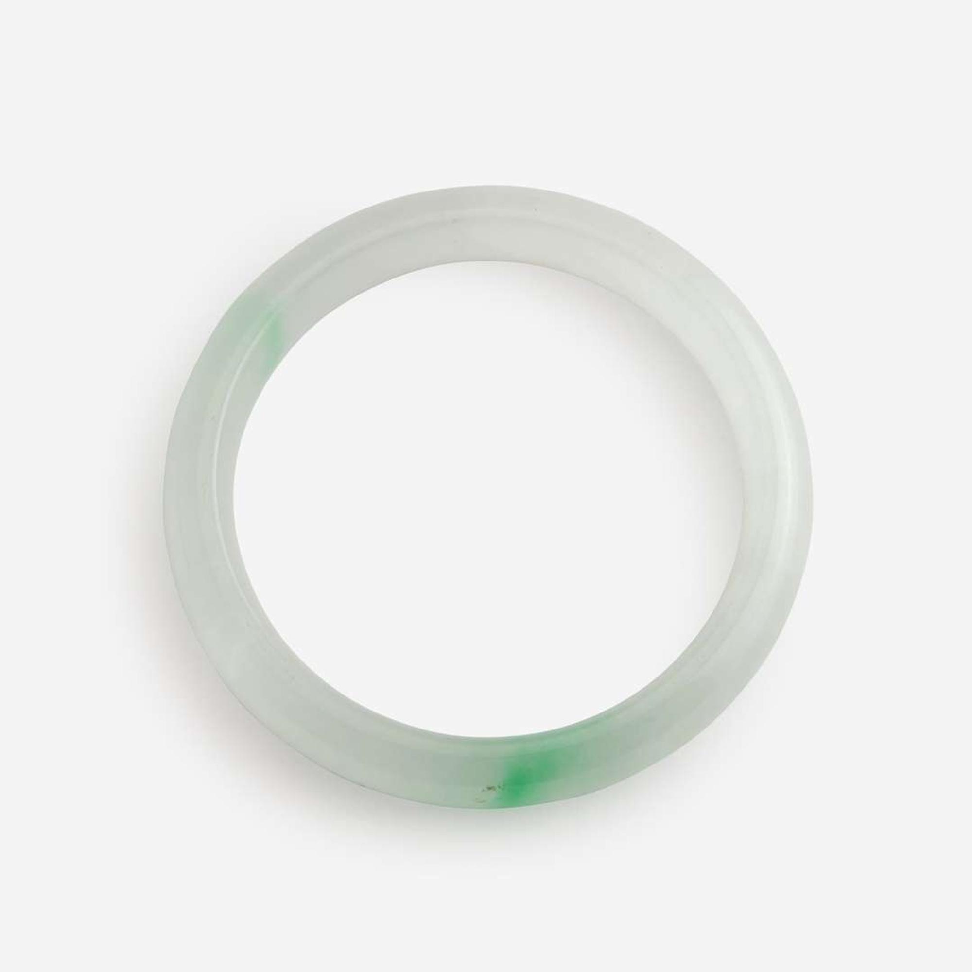 Two white and colored jadeite bangles 翡翠贵妃镯一组两件