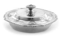 An American Covered Serving Dish, Tiffany & Co., New York, NY, Early 20th Centry, the lid having a foliate and gadrooned handle above a