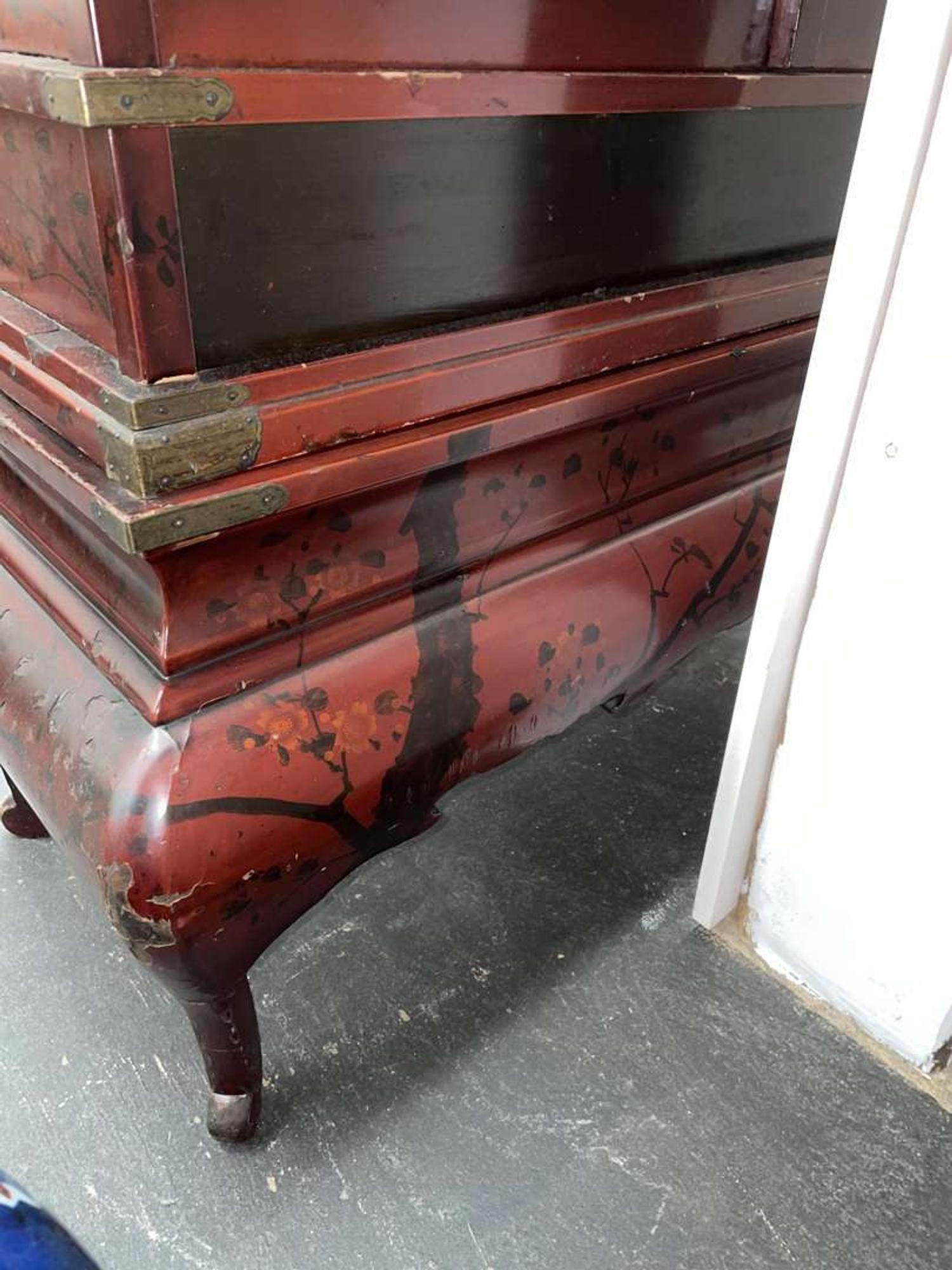 A Japanese lacquer display cabinet with cloisonné panels 日本漆器立柜及底座 Late Meiji period ????