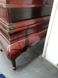 A Japanese lacquer display cabinet with cloisonné panels 日本漆器立柜及底座 Late Meiji period ????