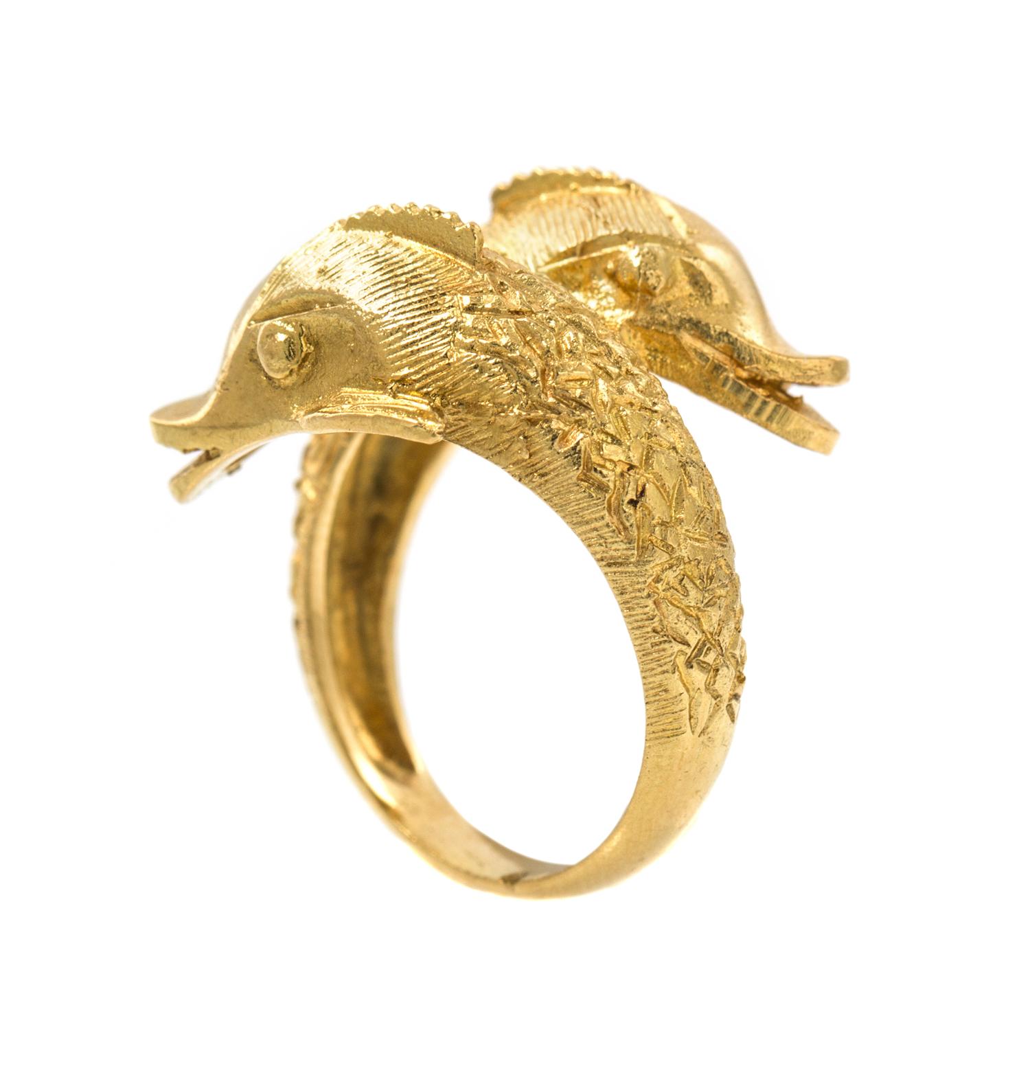 An 18 Karat Yellow Gold Fish Motif Bypass Ring, 5.00 dwts.