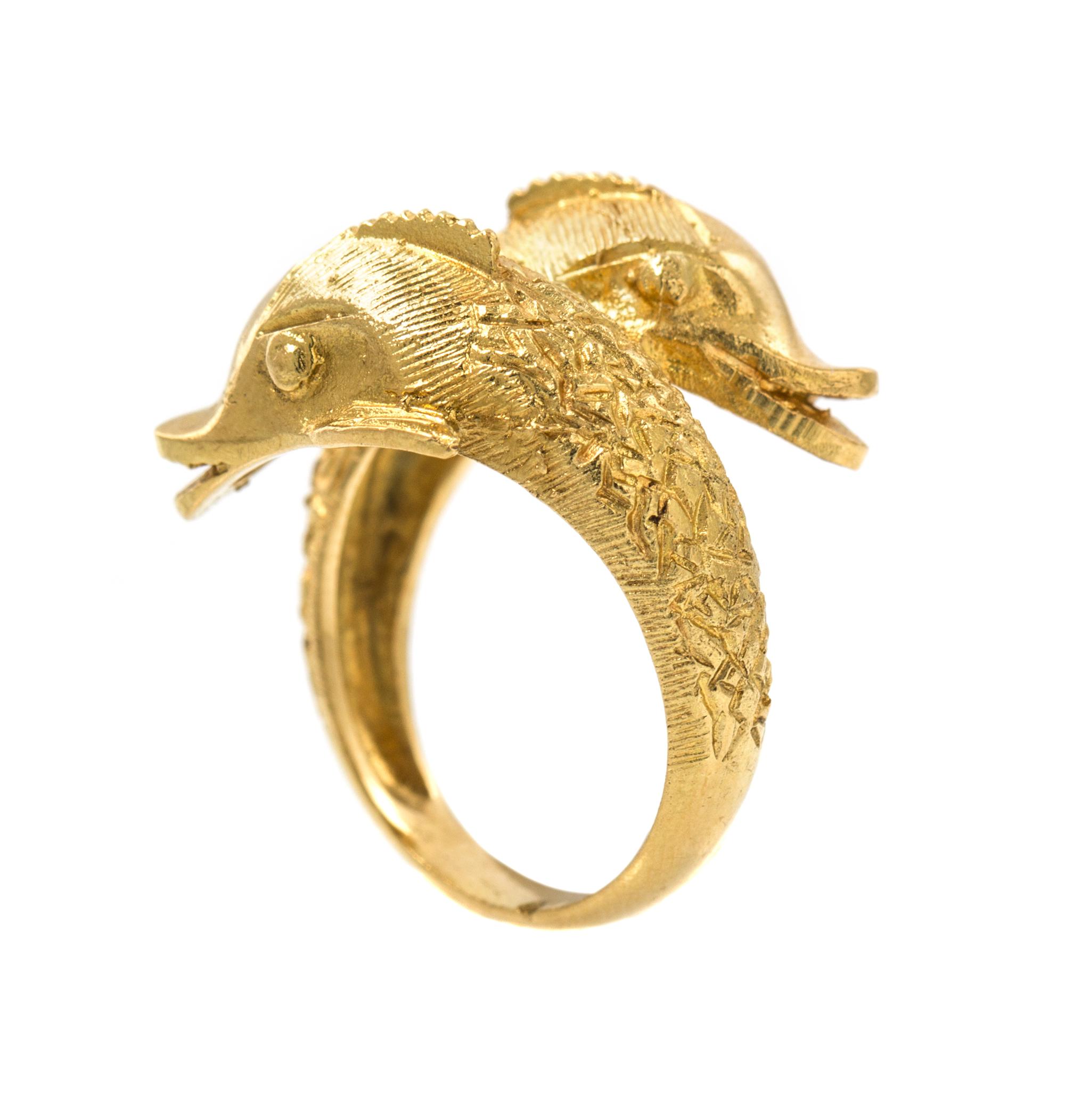 An 18 Karat Yellow Gold Fish Motif Bypass Ring, 5.00 dwts.
