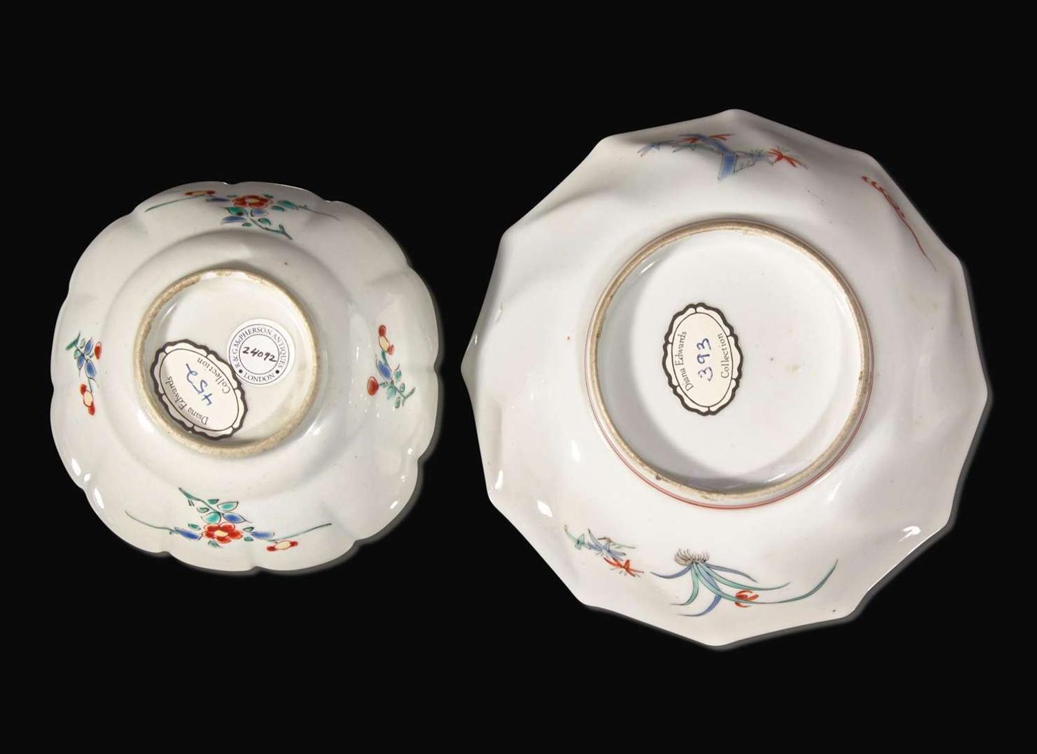 Two Japanese Kakieman palette shaped porcelain bowls, circa 1700-1725 日本柿右衛門式盌兩隻 約1700至1725年