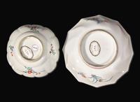 Two Japanese Kakieman palette shaped porcelain bowls, circa 1700-1725 日本柿右衛門式盌兩隻 約1700至1725年