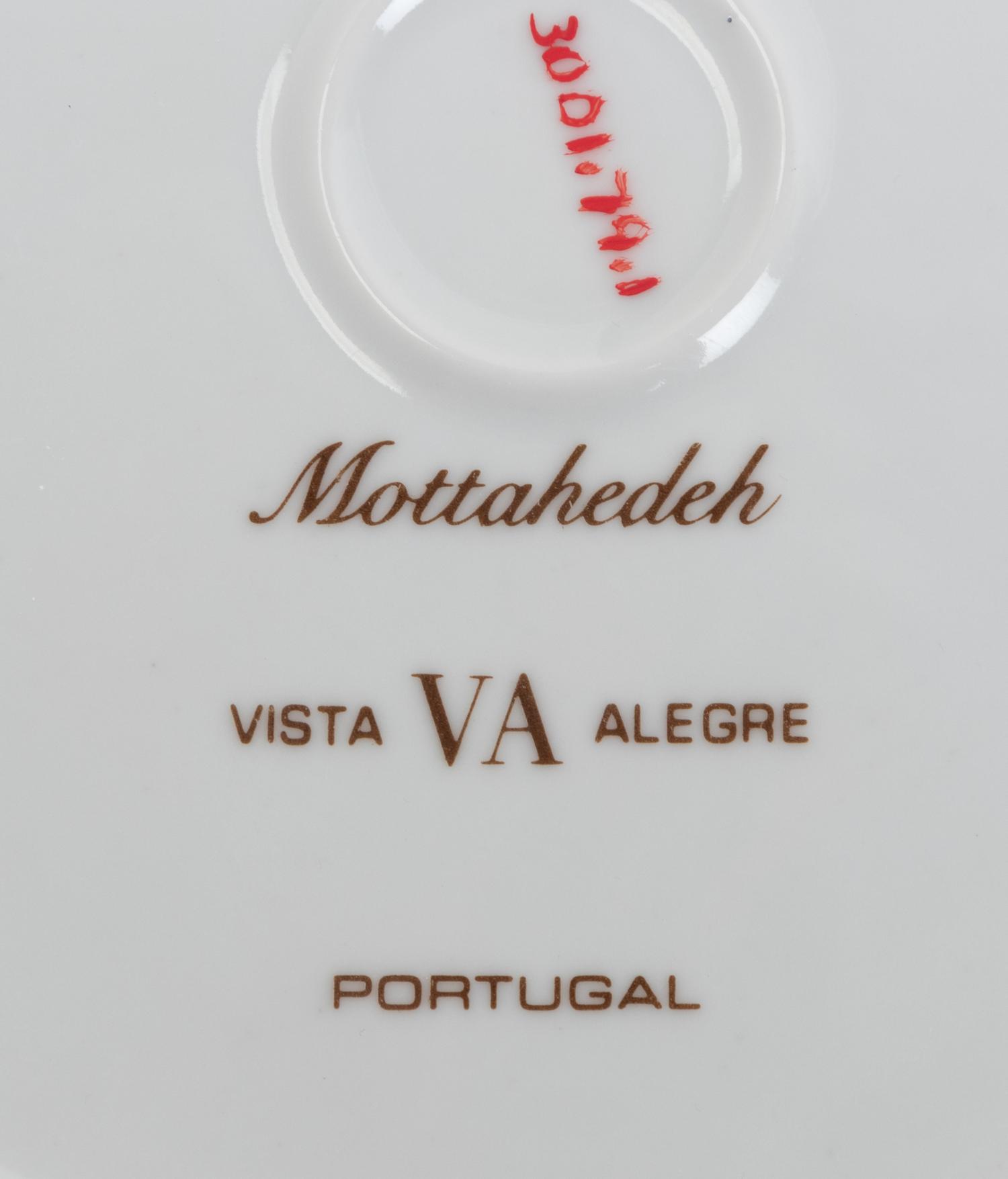 A Collection of Eleven Porcelain Table Articles