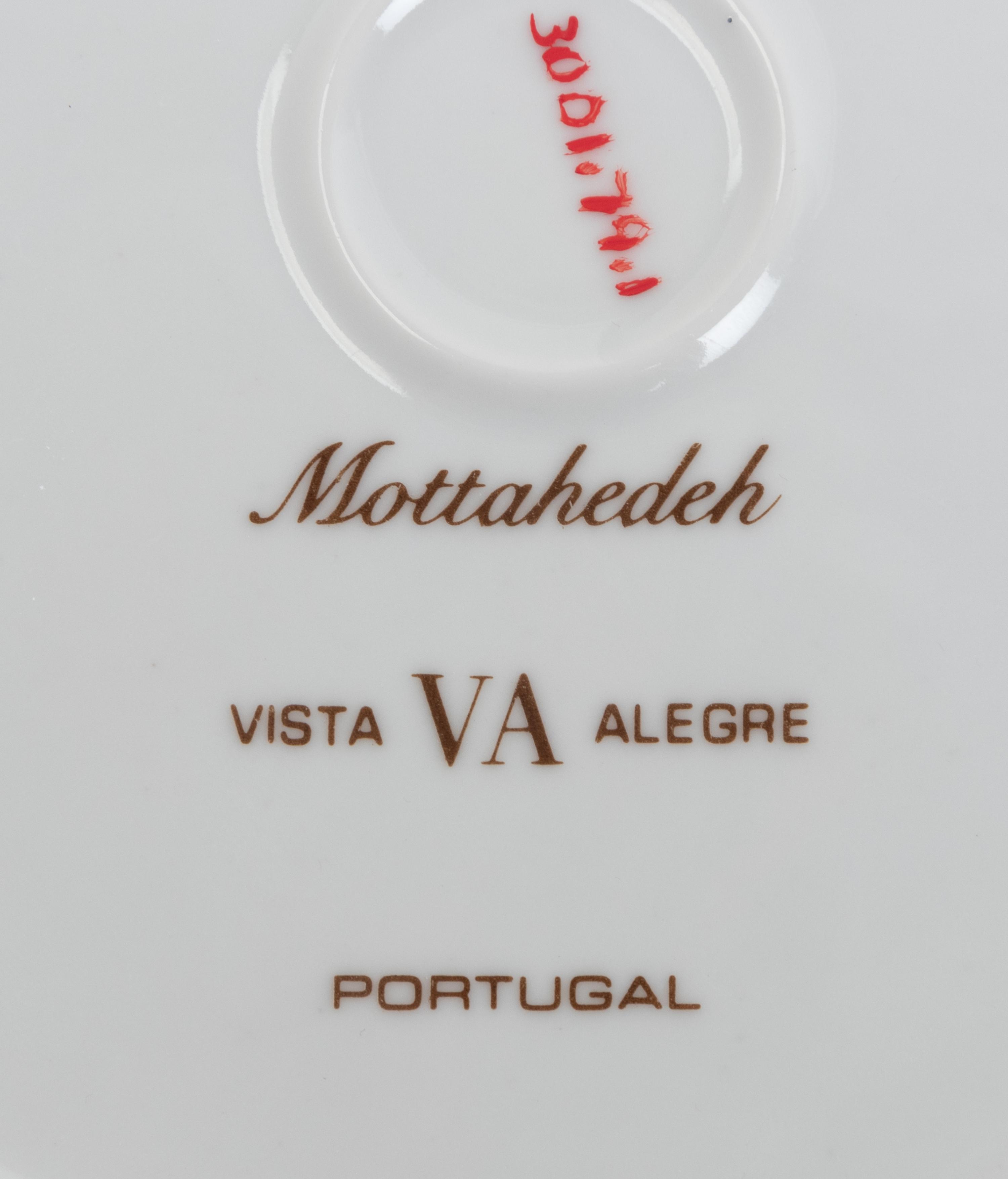 A Collection of Eleven Porcelain Table Articles