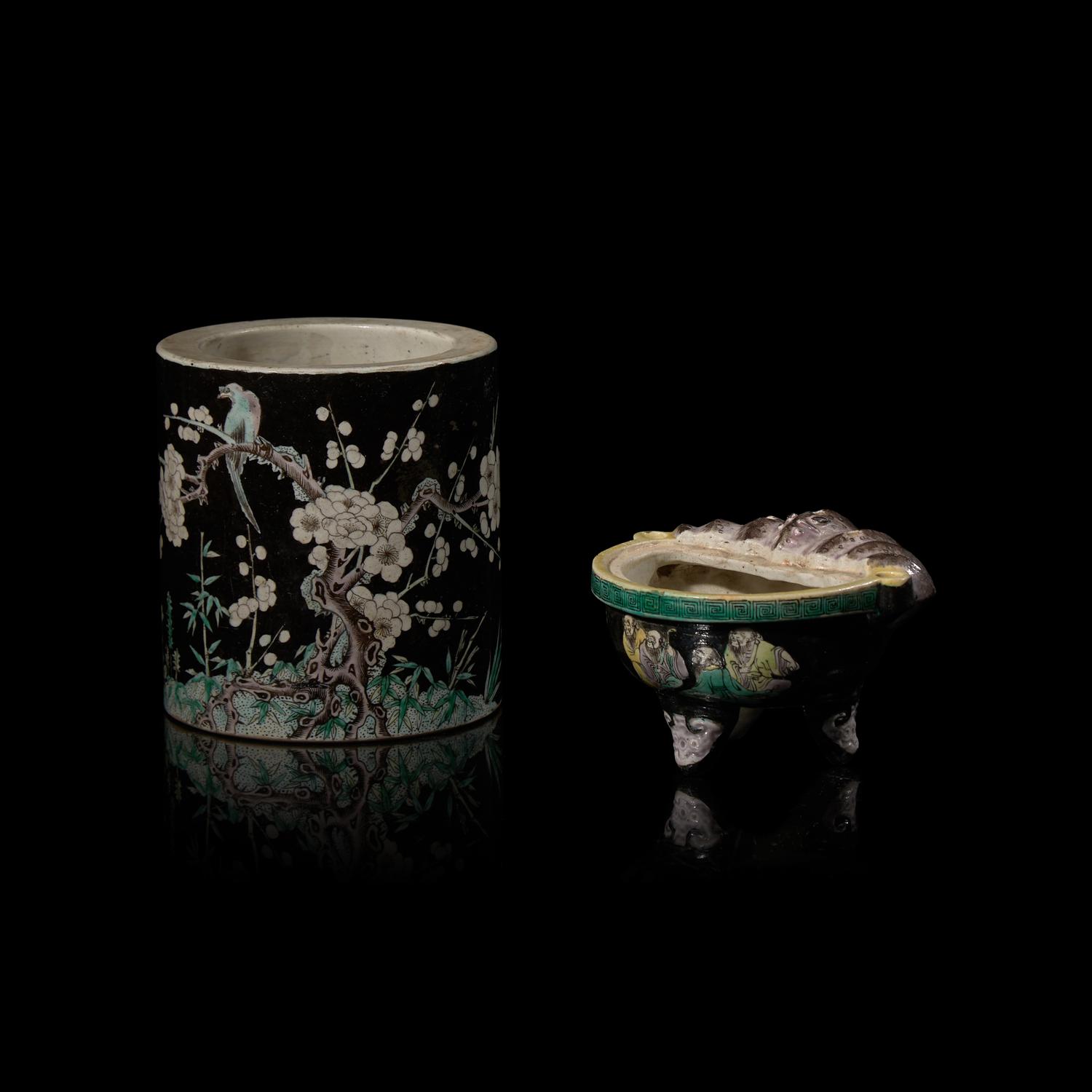 Two Chinese Famille Noire Porcelain Scholar's Objects, 19th Century 晚清 黑地五彩文房兩件