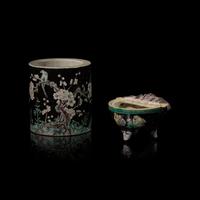 Two Chinese Famille Noire Porcelain Scholar's Objects, 19th Century 晚清 黑地五彩文房兩件