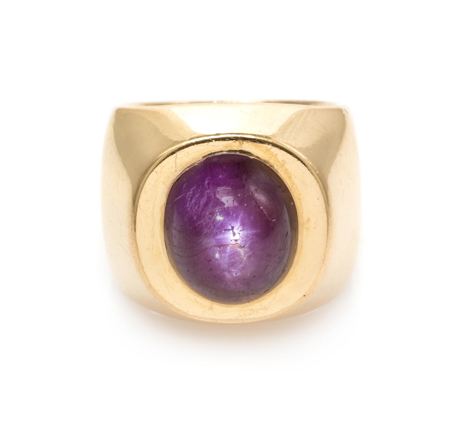 An 18 Karat Yellow Gold and Star Ruby Ring, 15.30 dwts.