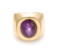 An 18 Karat Yellow Gold and Star Ruby Ring, 15.30 dwts.