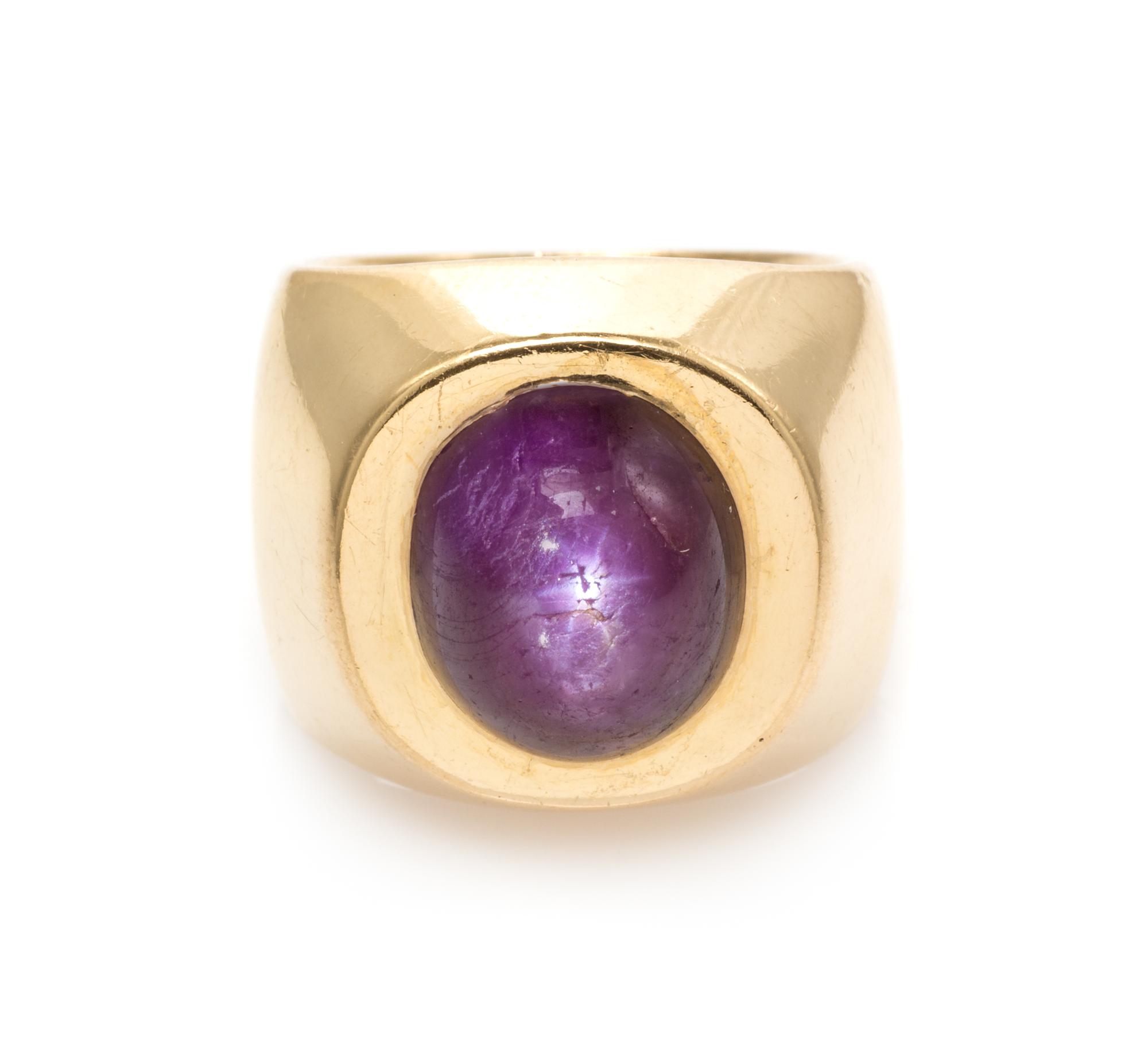 An 18 Karat Yellow Gold and Star Ruby Ring, 15.30 dwts.