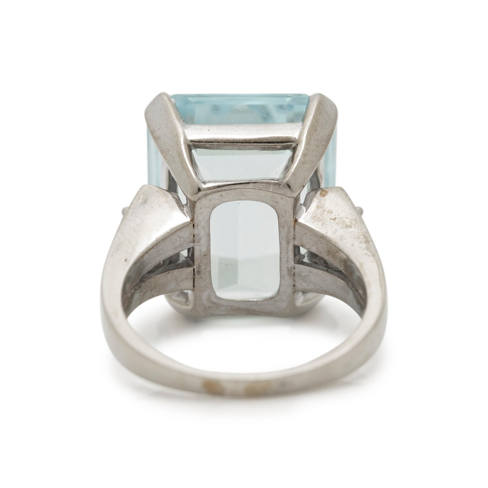 AQUAMARINE AND DIAMOND RING