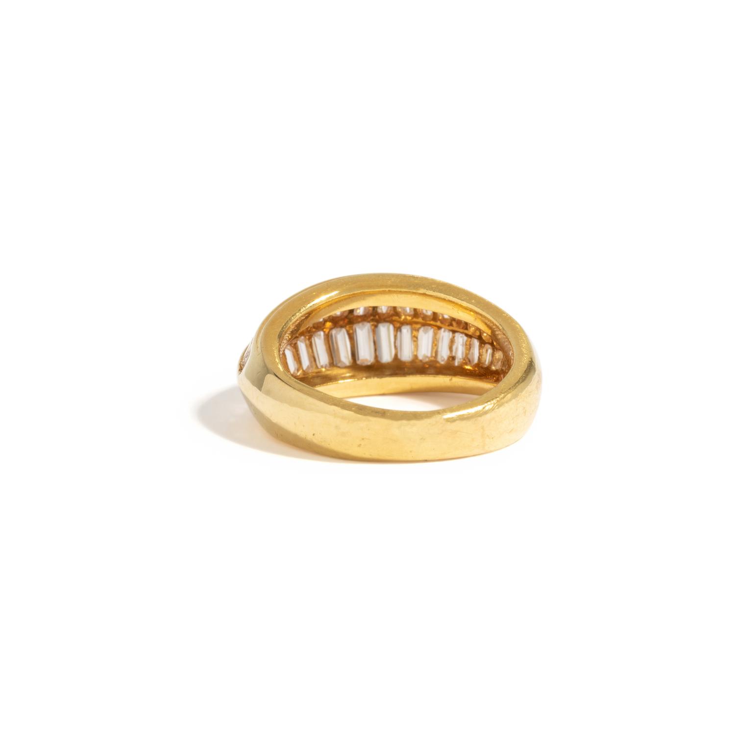 YELLOW GOLD AND DIAMOND RING