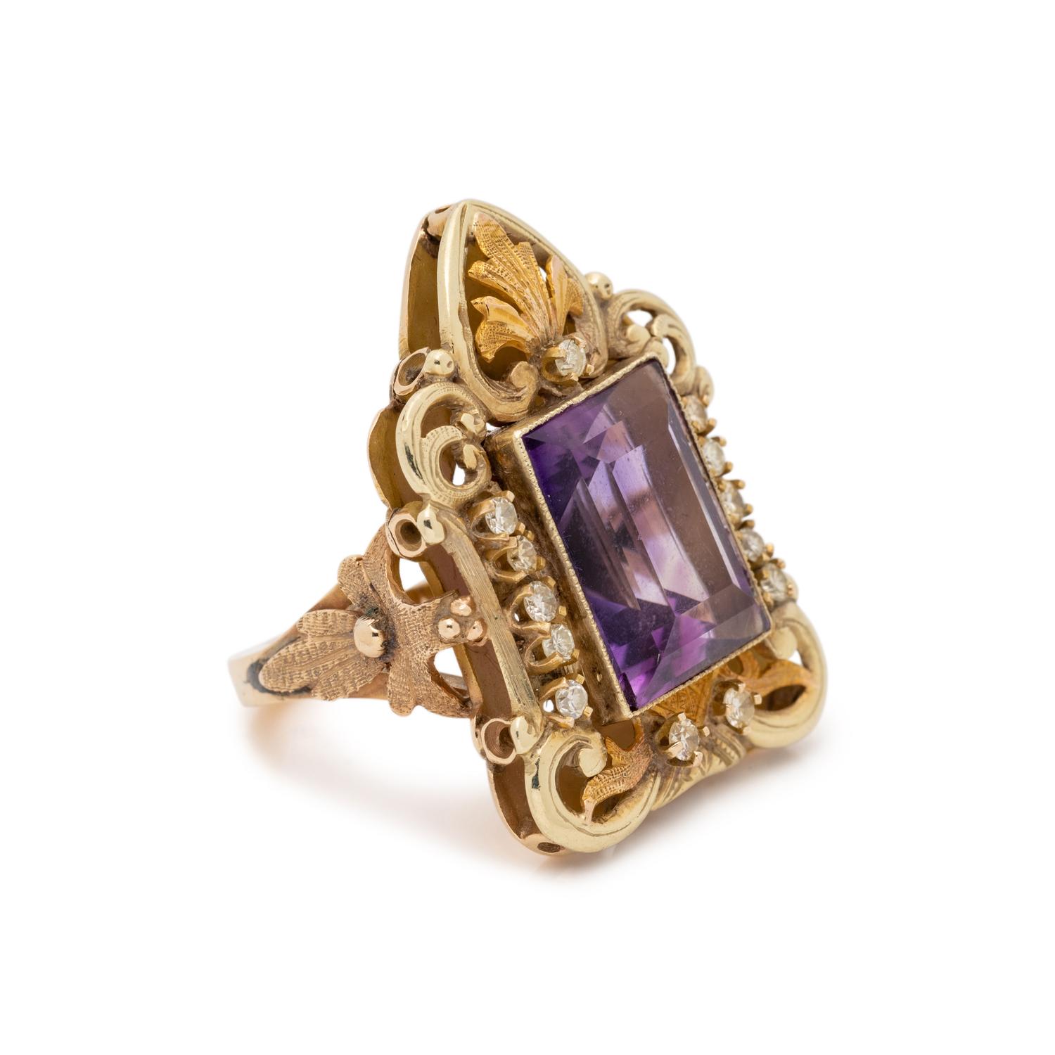 YELLOW GOLD, AMETHYST AND DIAMOND RING