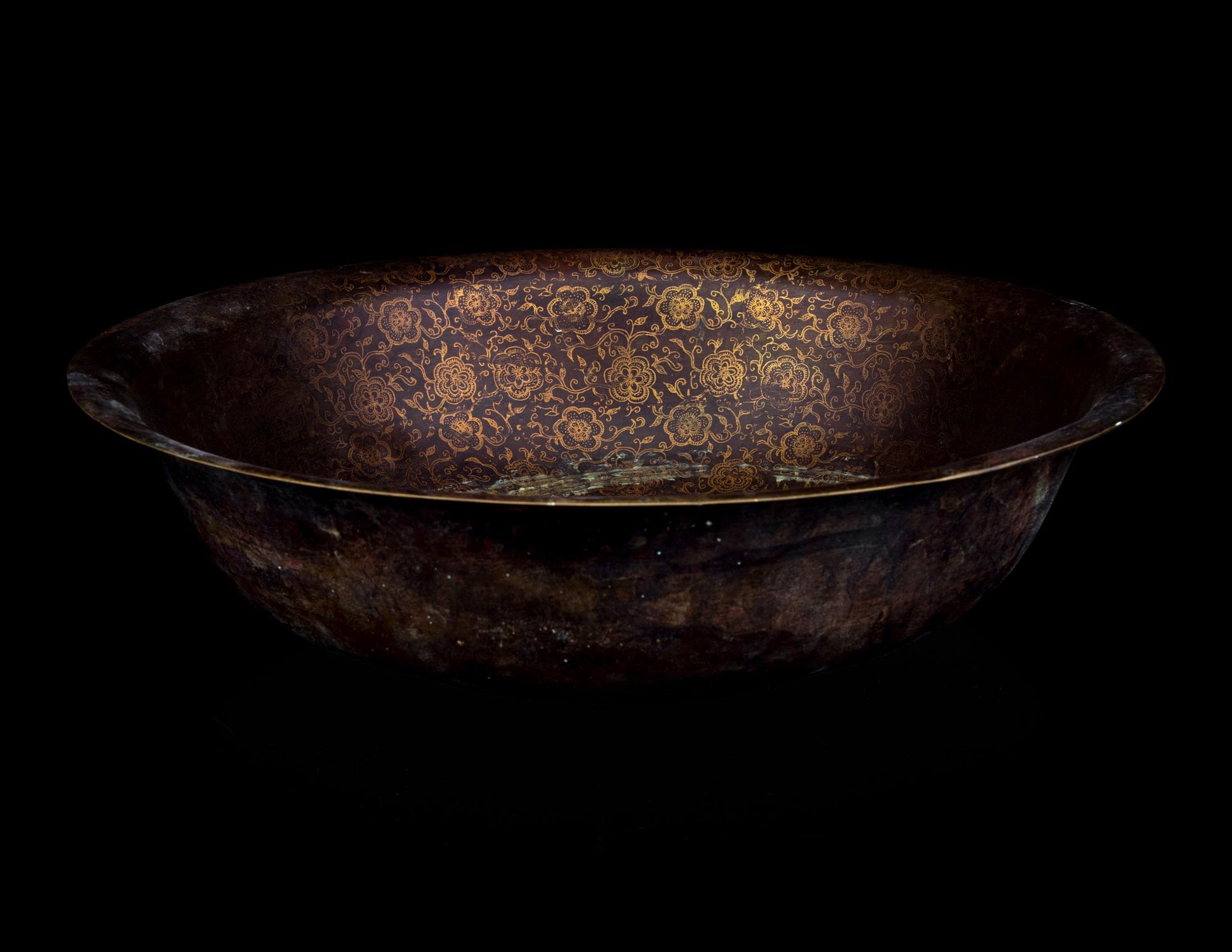 A Chinese Silvered Mounted Conch and A Silvered Metal Inlaid Basin