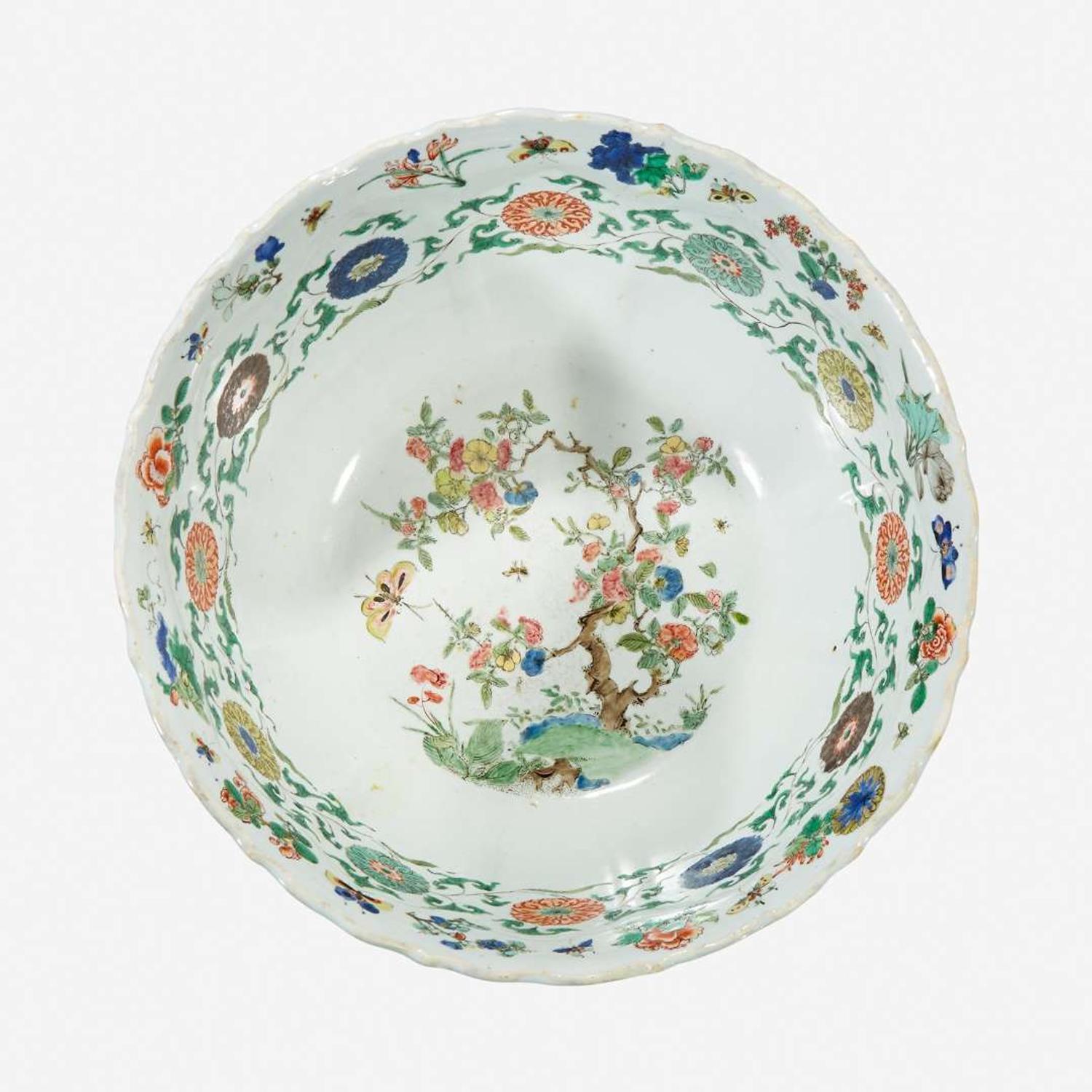 A Chinese famille verte-decorated lobed porcelain large bowl Kangxi period