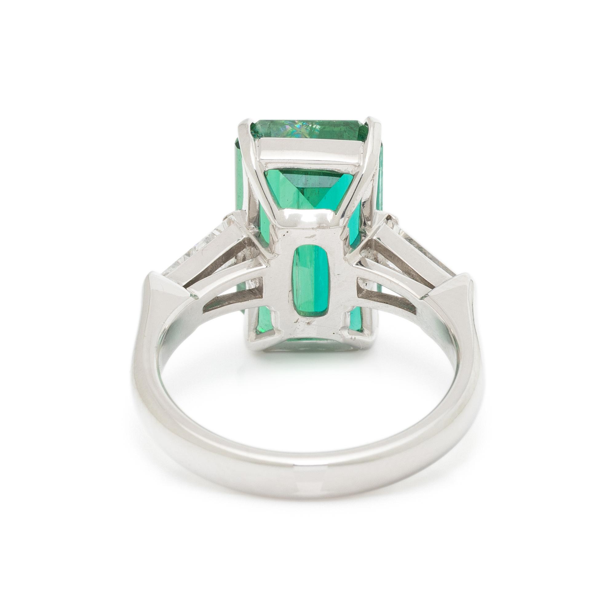 EMERALD AND DIAMOND RING