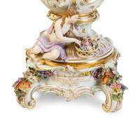 A Meissen Porcelain Potpourri Urn, Cover and Stand