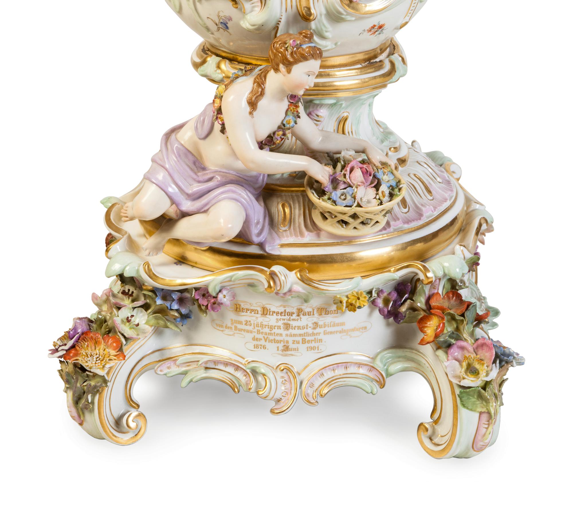 A Meissen Porcelain Potpourri Urn, Cover and Stand