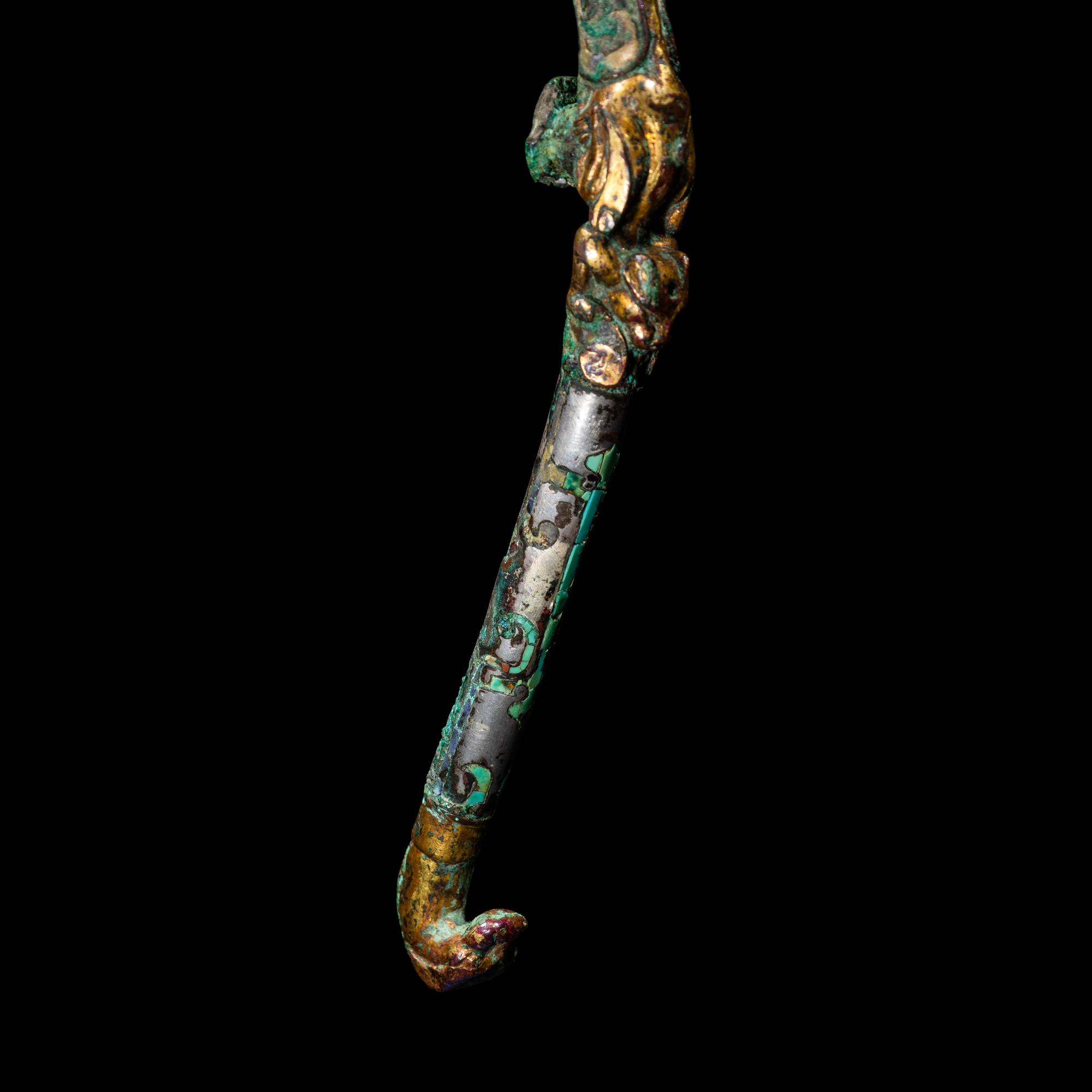 A Chinese Gilt, Silvered and Turquoise Inlaid Bronze Belt Hook, Warring States Period 戰國 銅 鎏金錯銀嵌松石雙獸首帶鉤