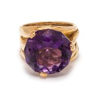 ANGELA PINTALDI, YELLOW GOLD AND AMETHYST RING