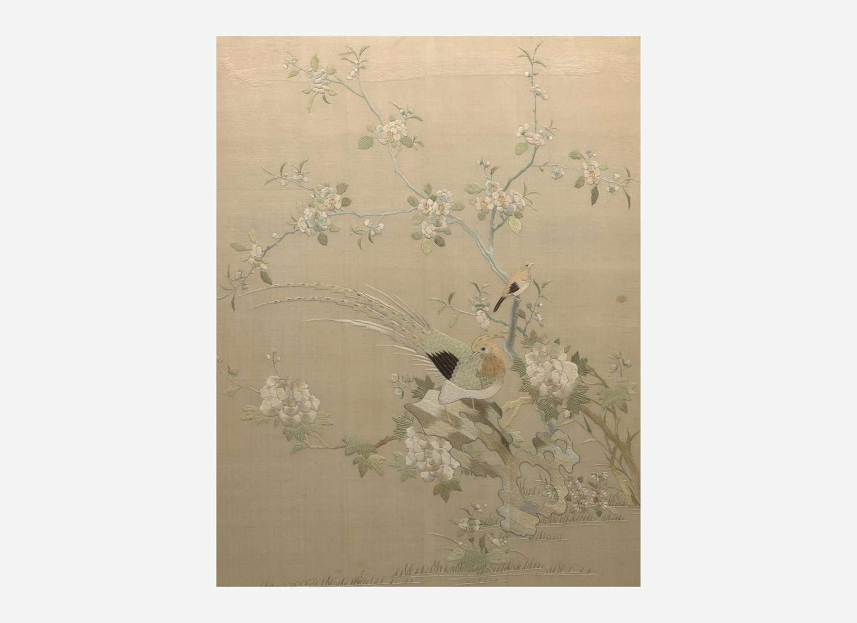 A set of four Chinese silk-embroidered panels depicting birds and flowers 刺繡花鳥 一組四件
