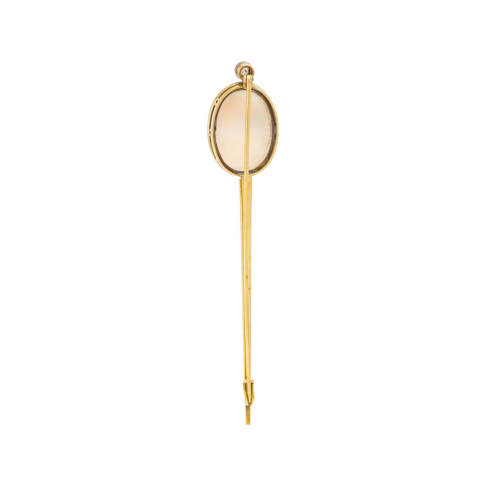 YELLOW GOLD, CAMEO, DIAMOND AND ENAMEL PIN