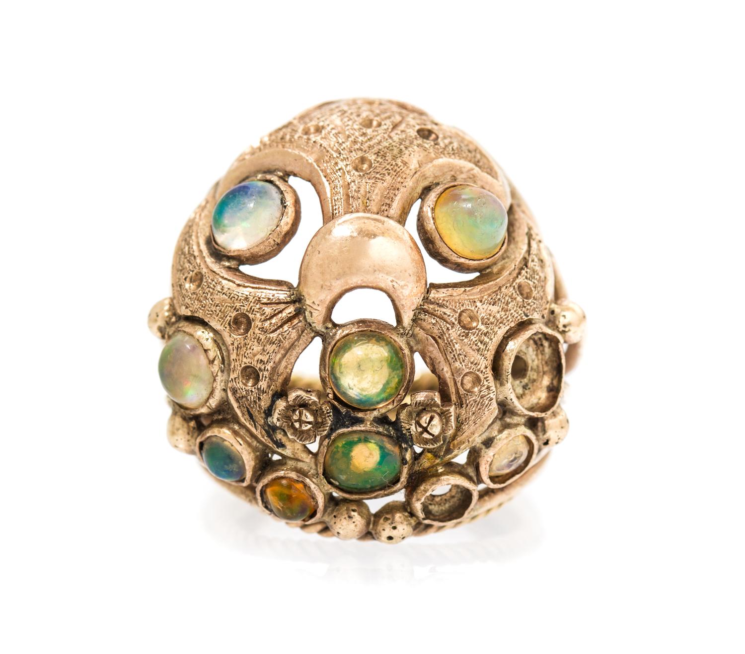 An 18 Karat Yellow Gold and Fire Opal Ring, 6.50 dwts.