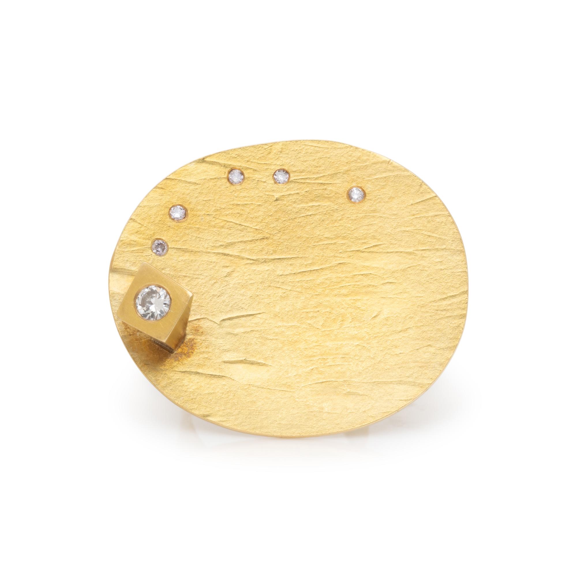 FELICITY PETERS, YELLOW GOLD AND DIAMOND RING