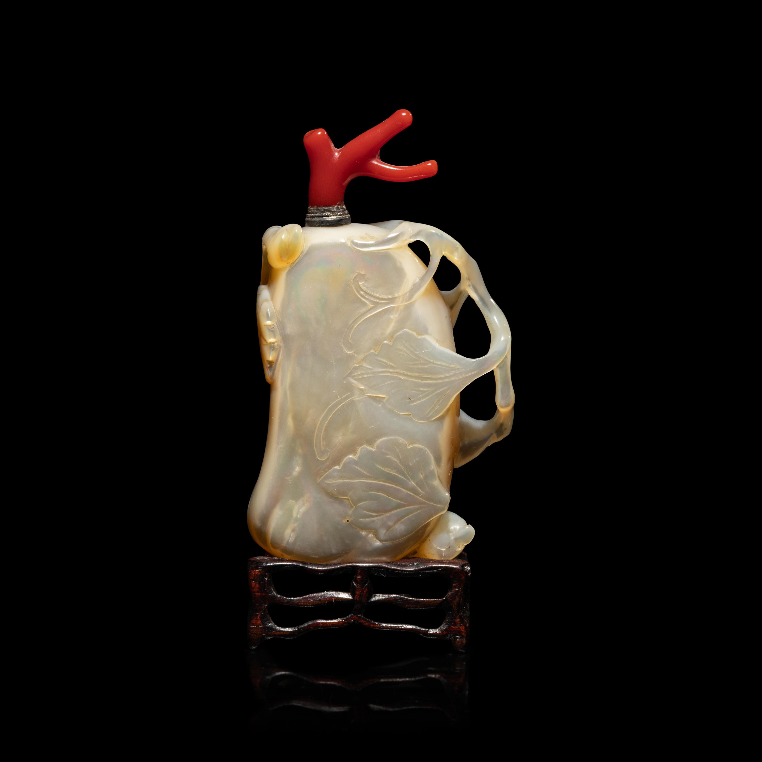 A Chinese Mother of Pearl 'Melon' Snuff Bottle, 19th Century — 清晚期 貝母雕瓜形鼻烟壺