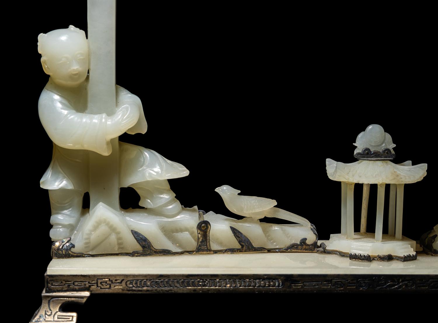 An Edward I. Farmer White Jade and Silver Mounted Chinoiserie Desk Clock, Circa 1930 Edward I. Farmer約1930年製中國風白玉童子座鐘