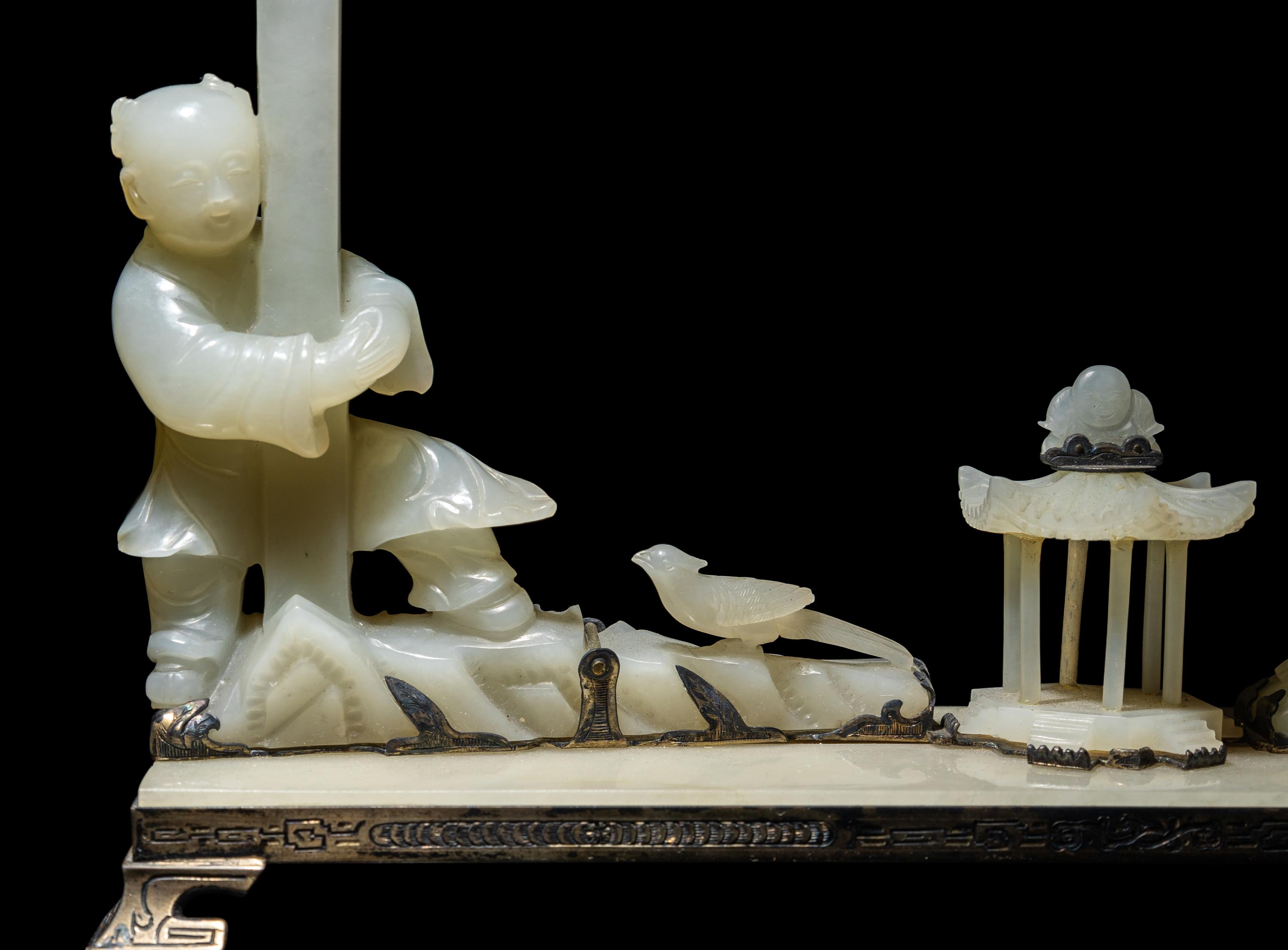 An Edward I. Farmer White Jade and Silver Mounted Chinoiserie Desk Clock, Circa 1930 Edward I. Farmer約1930年製中國風白玉童子座鐘