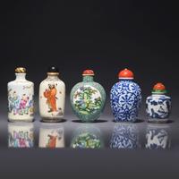 Five Chinese Porcelain and Stoneware Snuff Bottles 瓷鼻烟壺五支