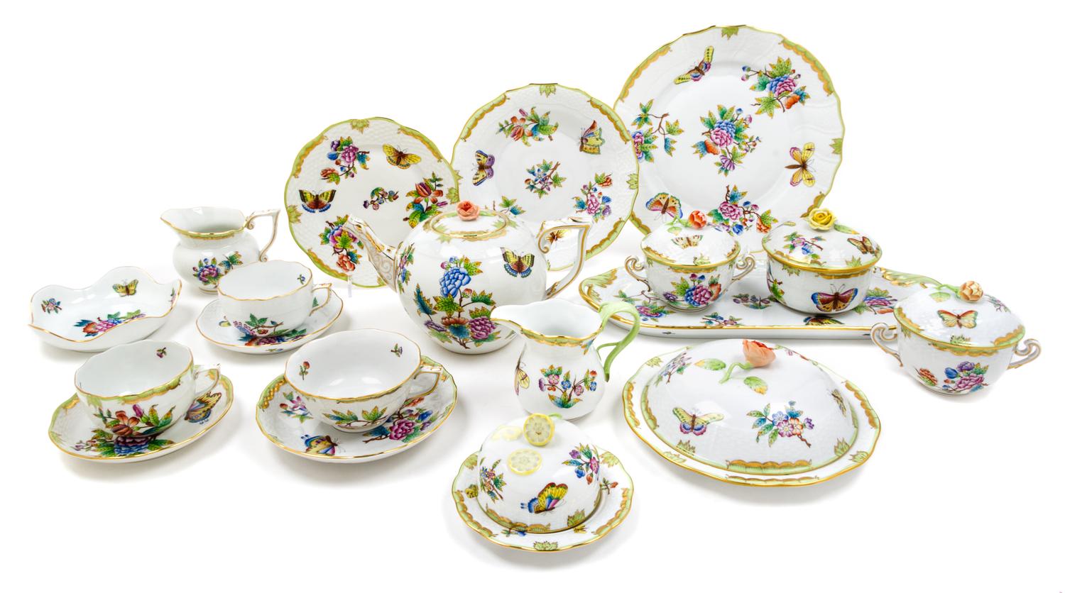 A Herend Porcelain Dinner Service Length of salad plate 14 1/2 inches. — 20TH CENTURY