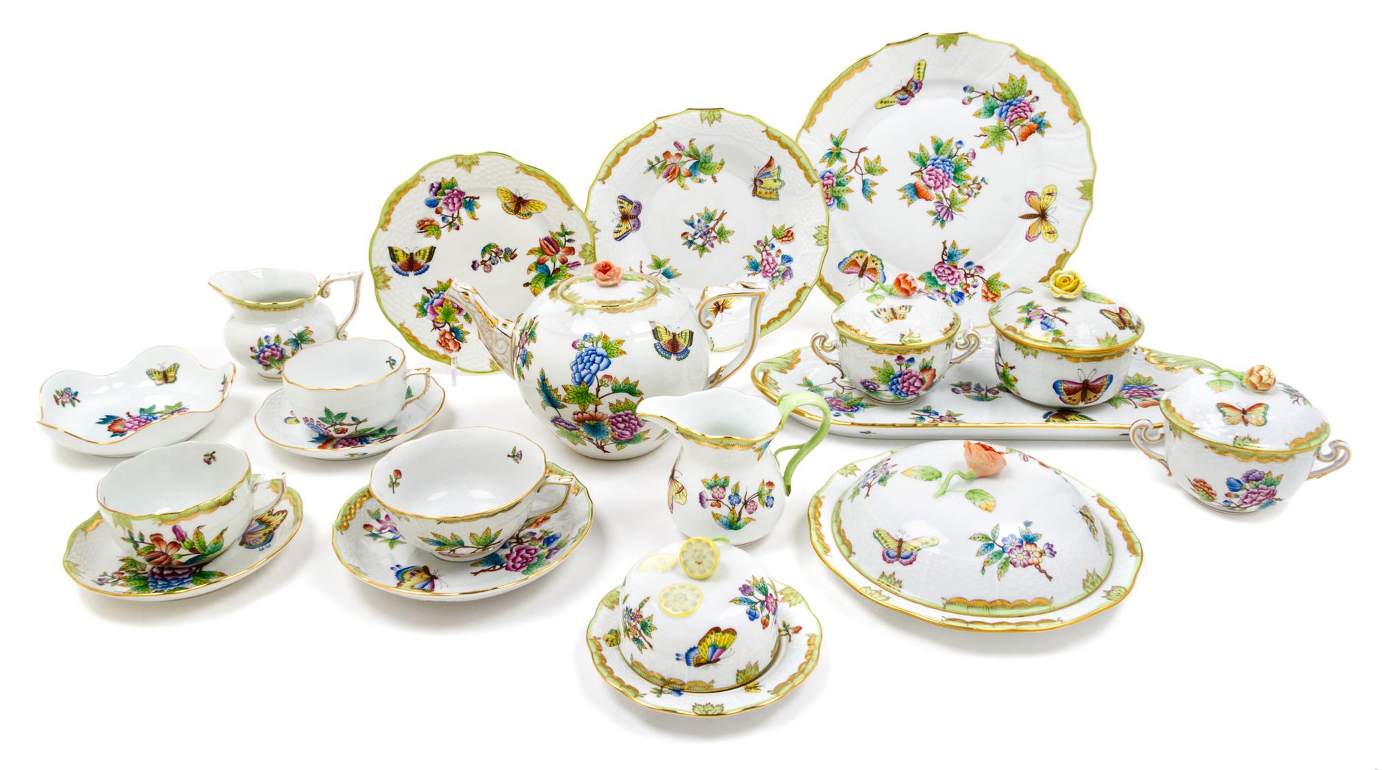 A Herend Porcelain Dinner Service Length of salad plate 14 1/2 inches. — 20TH CENTURY