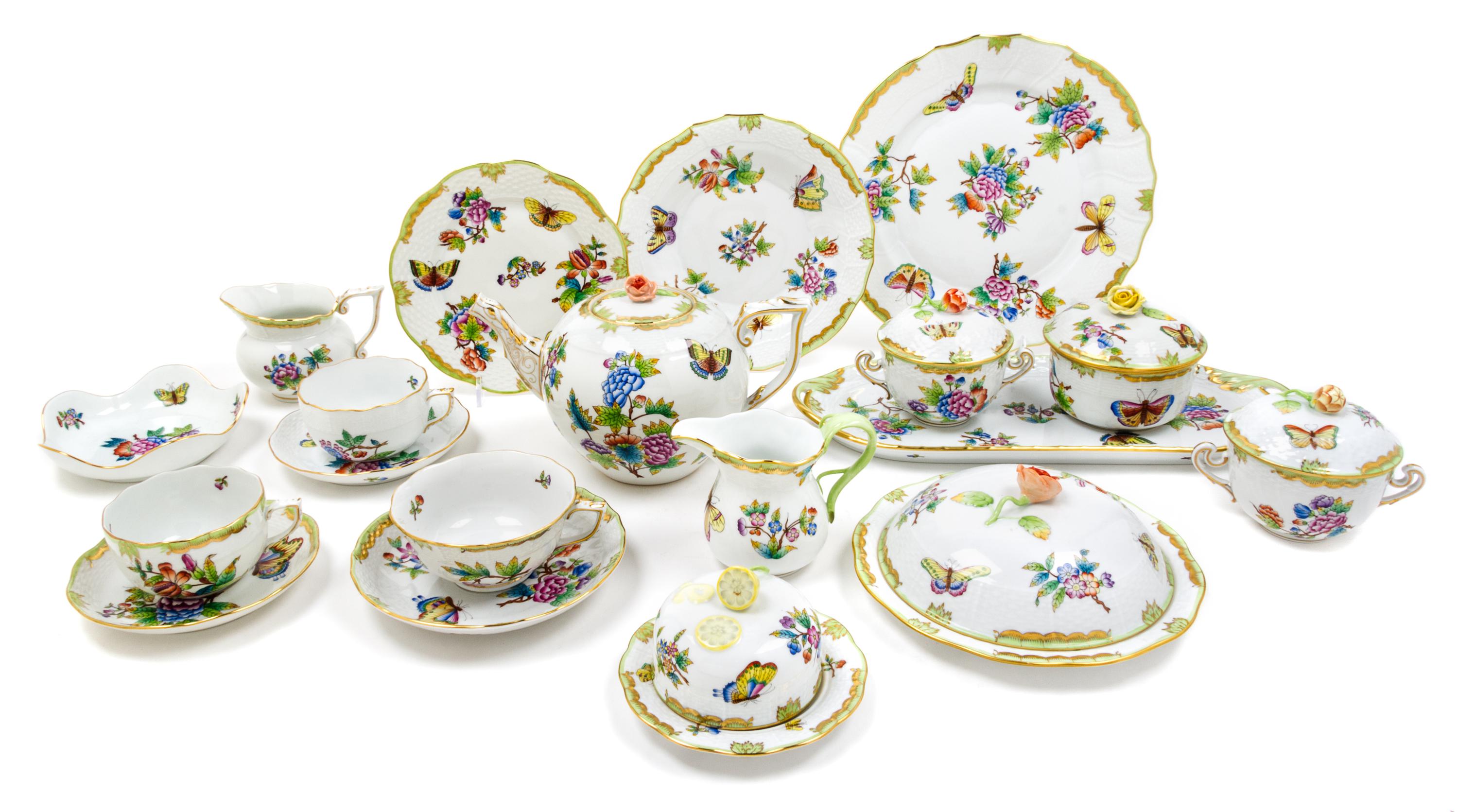 A Herend Porcelain Dinner Service Length of salad plate 14 1/2 inches. — 20TH CENTURY