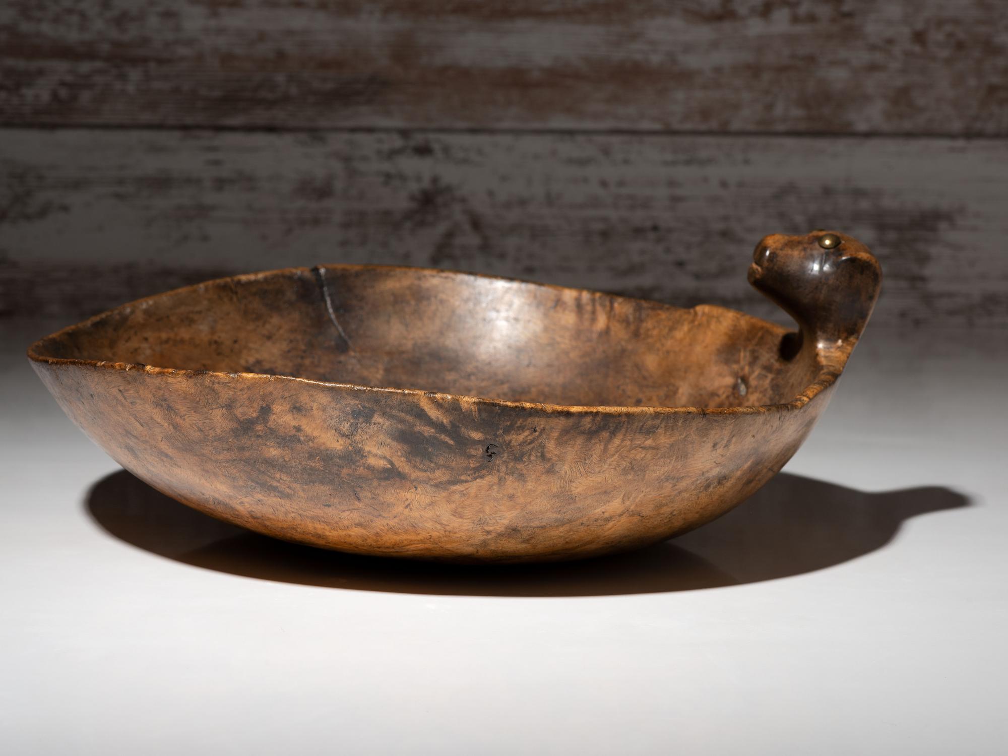 Eastern Sioux Figural Burl Bowl, Bear