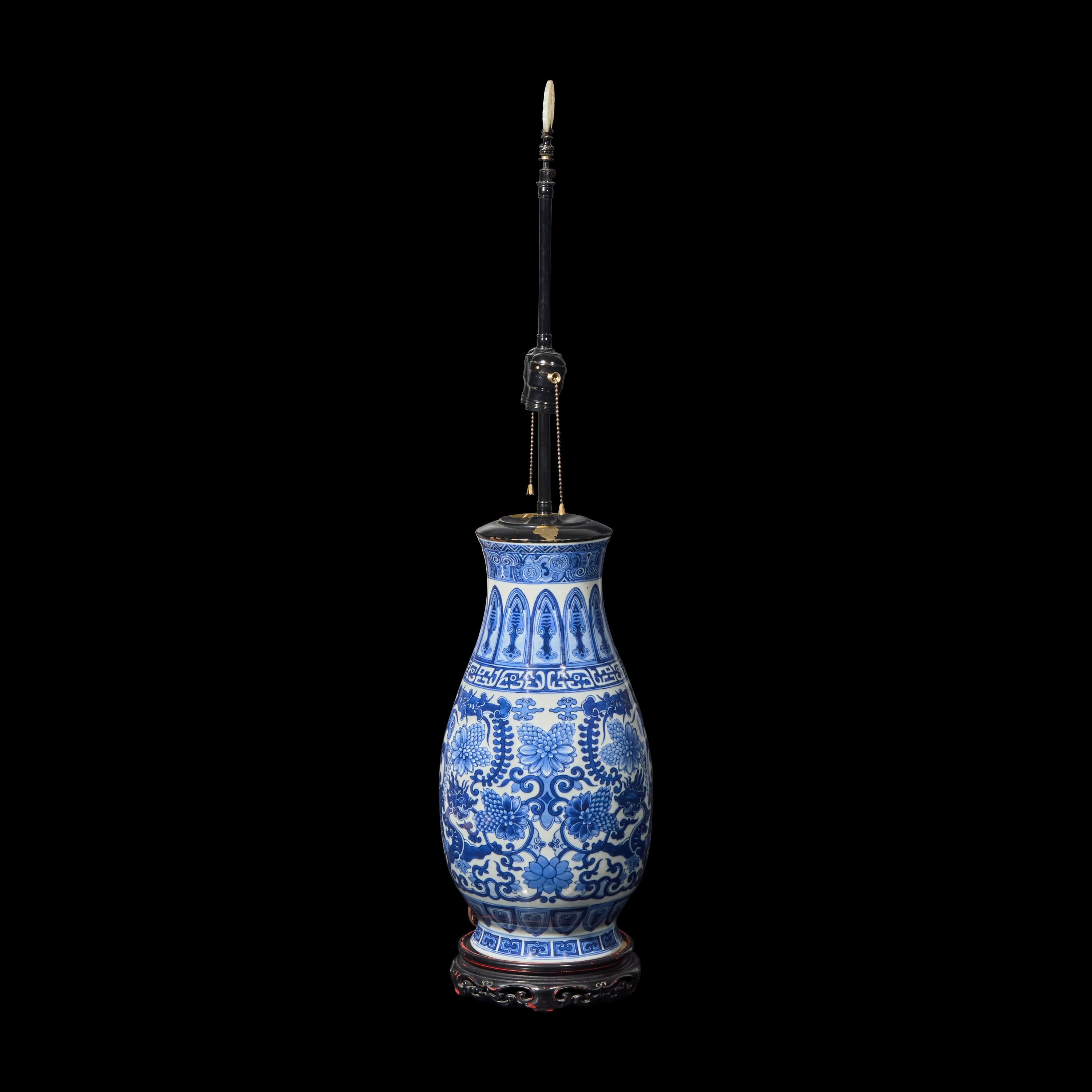 An Unusual Chinese Blue and White Porcelain Archaistic Vase 青花龍紋賞瓶