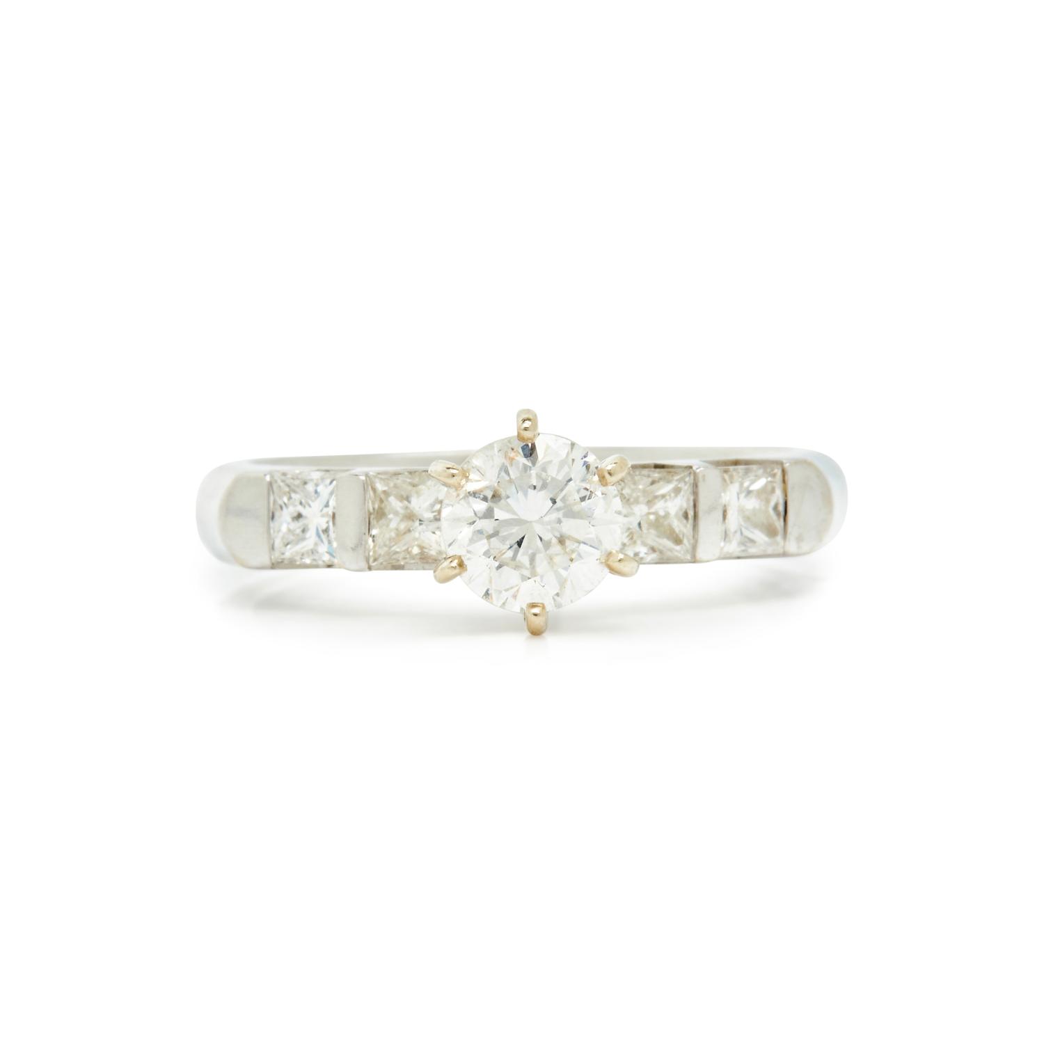 WHITE GOLD AND DIAMOND RING