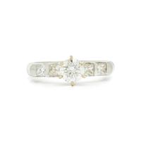 WHITE GOLD AND DIAMOND RING
