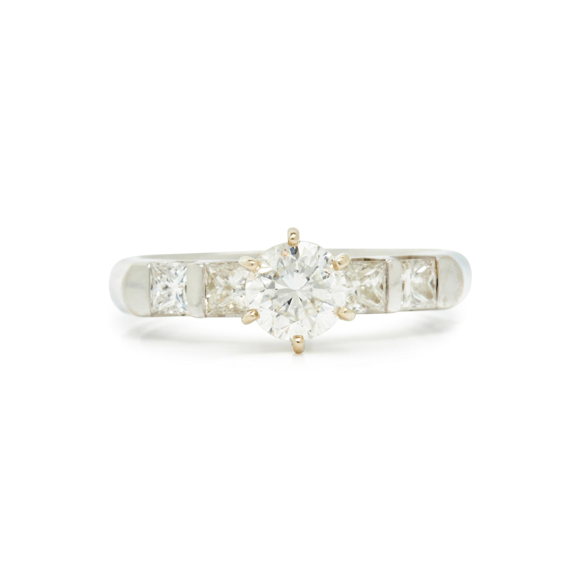 WHITE GOLD AND DIAMOND RING