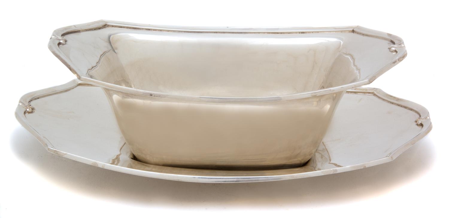 An American Silver Sauce Boat and Tray, International Silver Co., 20th Century, Minuet pattern