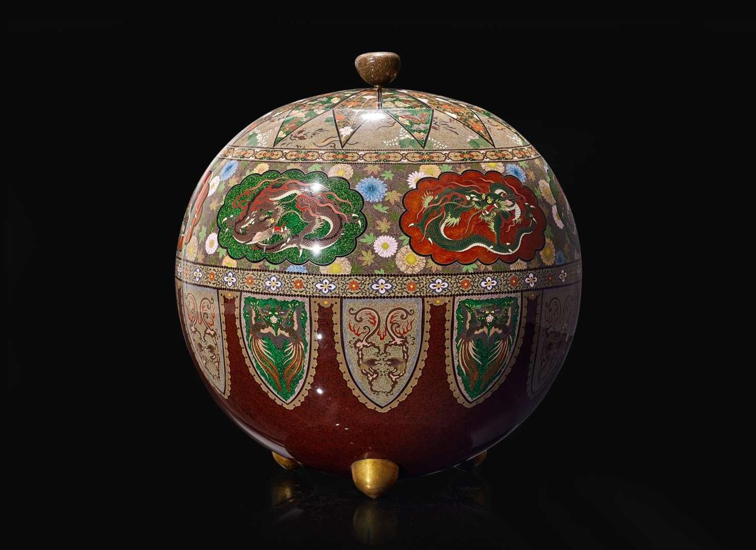 A Japanese cloisonne large spherical vessel and cover, Meiji period 日本琺瑯圓蓋罐 明治